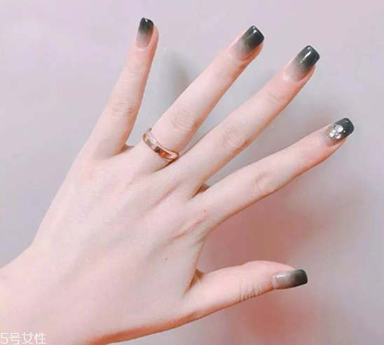 清新色塊撞色美甲怎么做 低飽和度美甲圖片 清新色塊撞色美甲怎么做 低飽和度美甲圖片