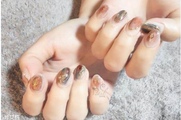 暈染美甲怎么做 夢幻星座美甲教程 暈染美甲怎么做 夢幻星座美甲教程