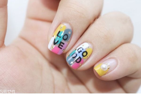 清新色塊撞色美甲怎么做 低飽和度美甲圖片 清新色塊撞色美甲怎么做 低飽和度美甲圖片