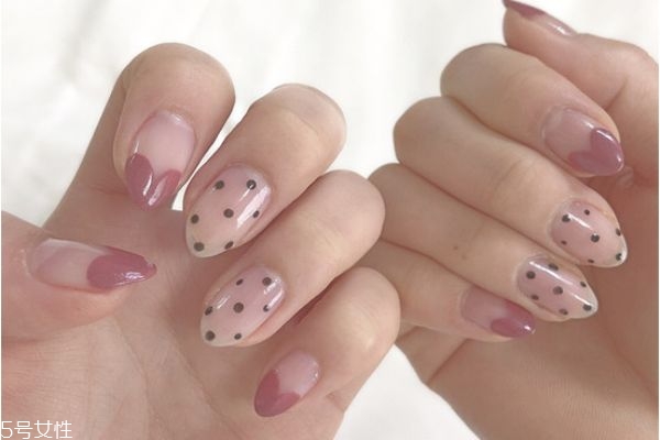 灰色系美甲有哪些 灰色系美甲圖片大全 灰色系美甲有哪些 灰色系美甲圖片大全