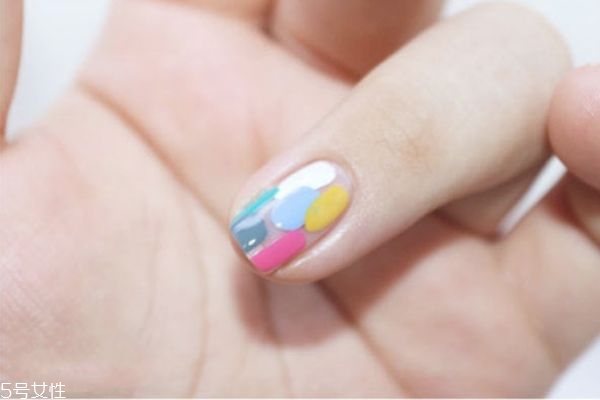 清新色塊撞色美甲怎么做 低飽和度美甲圖片 清新色塊撞色美甲怎么做 低飽和度美甲圖片