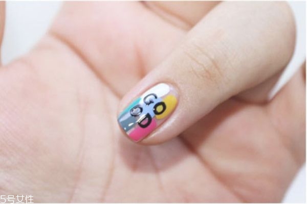 清新色塊撞色美甲怎么做 低飽和度美甲圖片 清新色塊撞色美甲怎么做 低飽和度美甲圖片