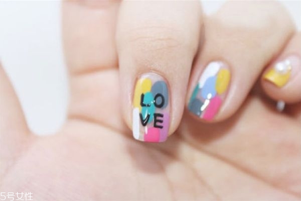 清新色塊撞色美甲怎么做 低飽和度美甲圖片 清新色塊撞色美甲怎么做 低飽和度美甲圖片