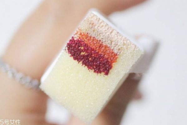 美甲漸變色怎么暈染的 如何做漸變美甲 美甲漸變色怎么暈染的 如何做漸變美甲