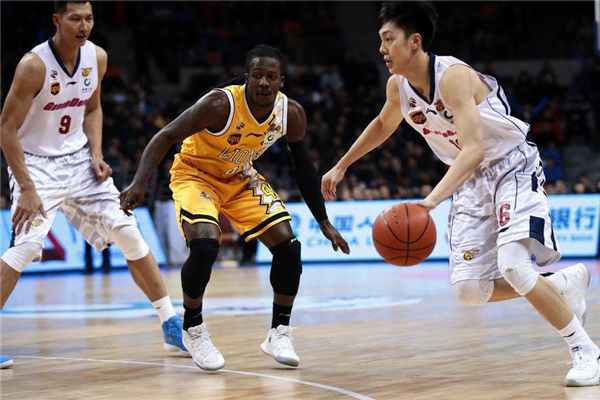 打籃球腳踝扭傷怎么辦 要立即處理 打籃球腳踝扭傷怎么辦 要立即處理