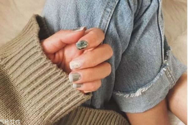 女生秋冬做什么美甲好看 冬季美甲這幾款最顯氣質(zhì) 女生秋冬做什么美甲好看 冬季美甲這幾款最顯氣質(zhì)