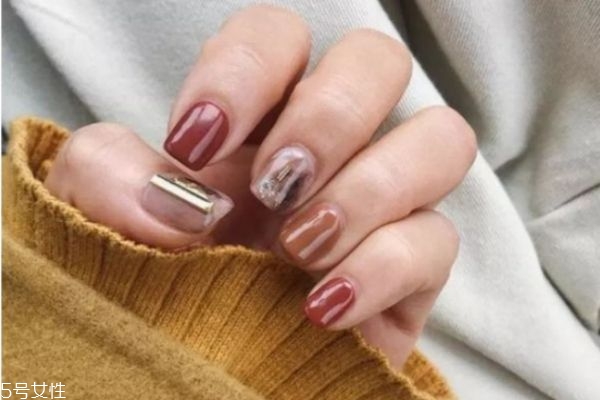 女生秋冬做什么美甲好看 冬季美甲這幾款最顯氣質(zhì) 女生秋冬做什么美甲好看 冬季美甲這幾款最顯氣質(zhì)
