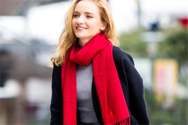 過(guò)年穿什么衣服好看 紅紅火火迎新年 過(guò)年穿什么衣服好看 紅紅火火迎新年