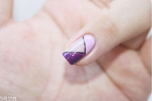 手繪美甲有哪些 紫色撞色美甲做法 手繪美甲有哪些 紫色撞色美甲做法
