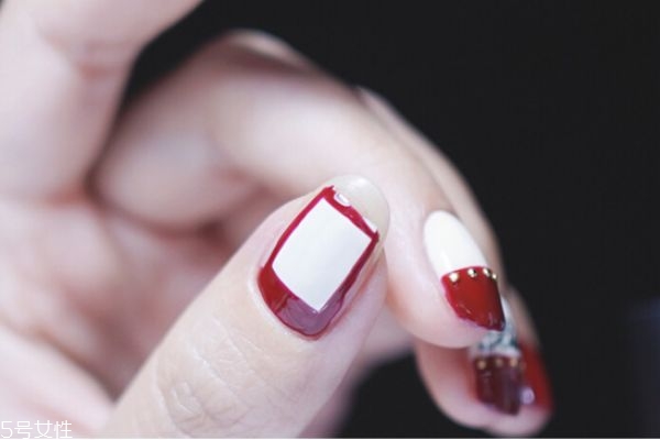 酒紅反法式美甲教程 紅色毛呢美甲教程 酒紅反法式美甲教程 紅色毛呢美甲教程