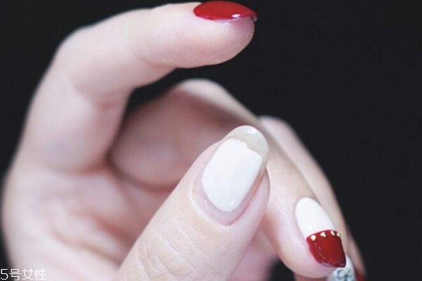 酒紅反法式美甲教程 紅色毛呢美甲教程 酒紅反法式美甲教程 紅色毛呢美甲教程