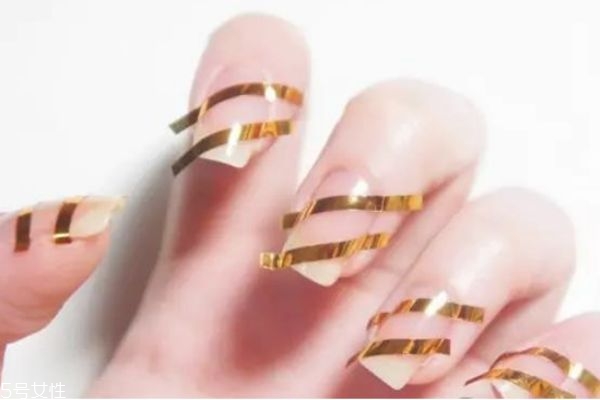 條紋撞色美甲教程 可愛(ài)美甲教程