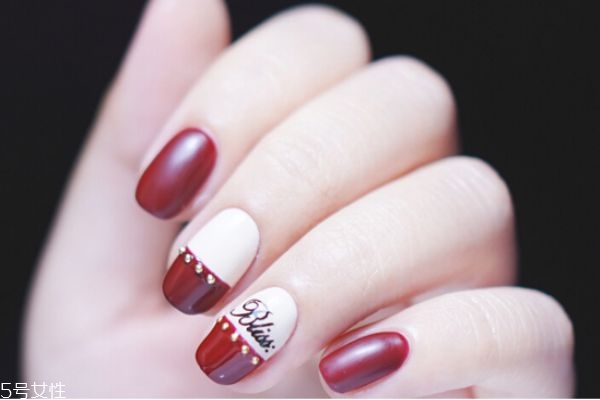 酒紅反法式美甲教程 紅色毛呢美甲教程 酒紅反法式美甲教程 紅色毛呢美甲教程