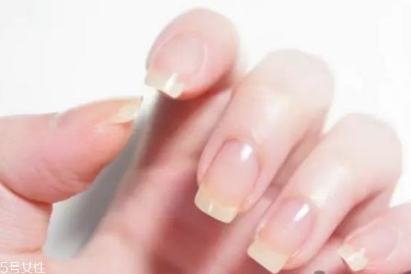 條紋撞色美甲教程 可愛(ài)美甲教程