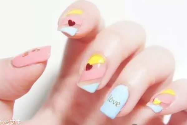 條紋撞色美甲教程 可愛(ài)美甲教程