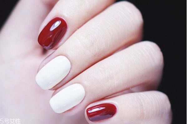 酒紅反法式美甲教程 紅色毛呢美甲教程 酒紅反法式美甲教程 紅色毛呢美甲教程