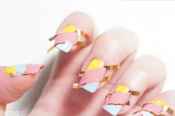 條紋撞色美甲教程 可愛(ài)美甲教程