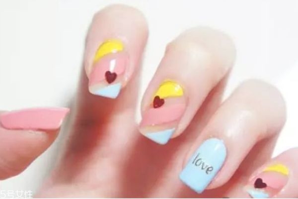 條紋撞色美甲教程 可愛(ài)美甲教程