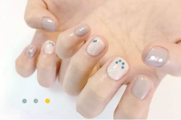 手繪美甲有哪些 紫色撞色美甲做法 手繪美甲有哪些 紫色撞色美甲做法