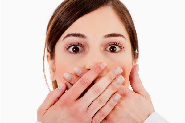 睡覺戴口罩起床吐口水 6法擊退冬季口臭 睡覺戴口罩起床吐口水 6法擊退冬季口臭