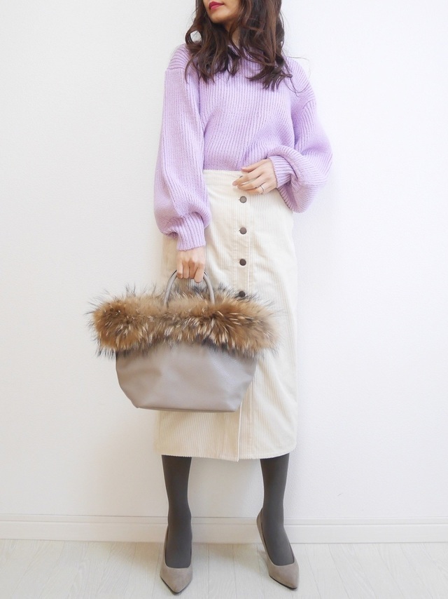 冬天白色裙子搭配什么顏色的上衣好看 冬天白色裙子搭配什么顏色的上衣好看