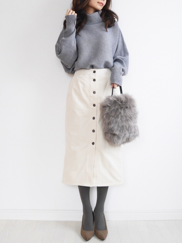 冬天白色裙子搭配什么顏色的上衣好看 冬天白色裙子搭配什么顏色的上衣好看