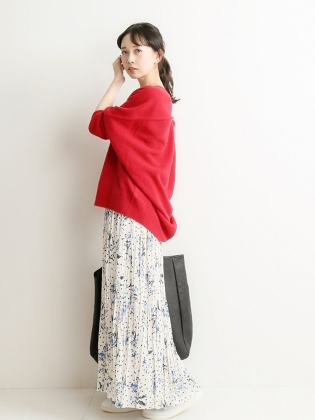 冬天白色裙子搭配什么顏色的上衣好看 冬天白色裙子搭配什么顏色的上衣好看