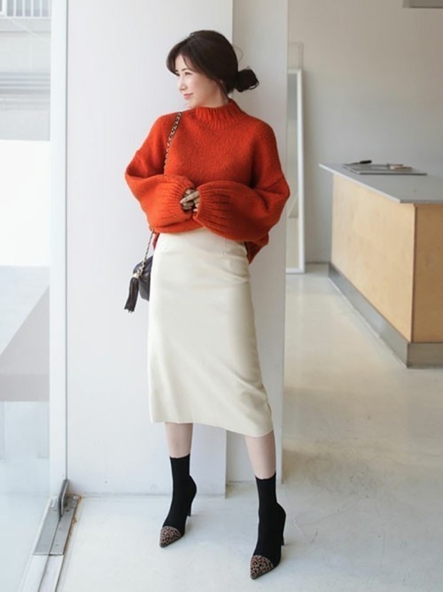 冬天白色裙子搭配什么顏色的上衣好看 冬天白色裙子搭配什么顏色的上衣好看