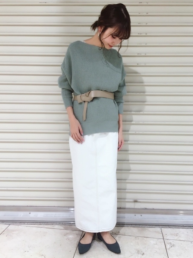 冬天白色裙子搭配什么顏色的上衣好看 冬天白色裙子搭配什么顏色的上衣好看