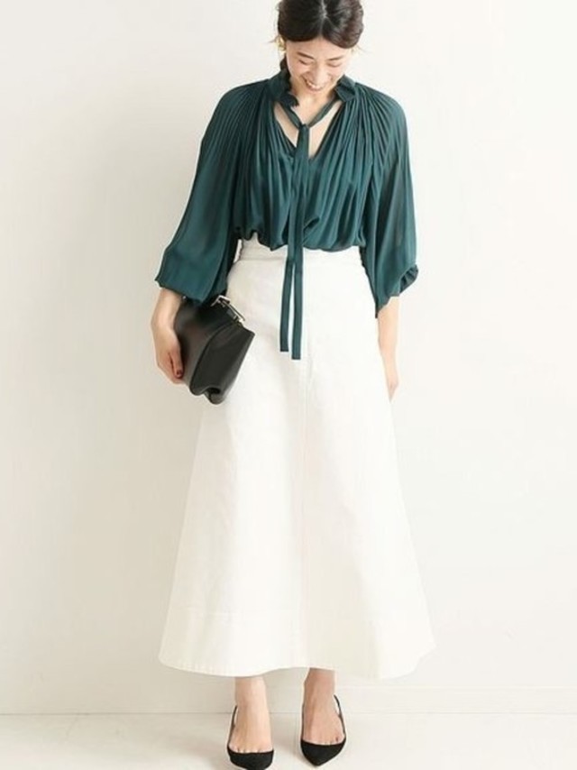 冬天白色裙子搭配什么顏色的上衣好看 冬天白色裙子搭配什么顏色的上衣好看