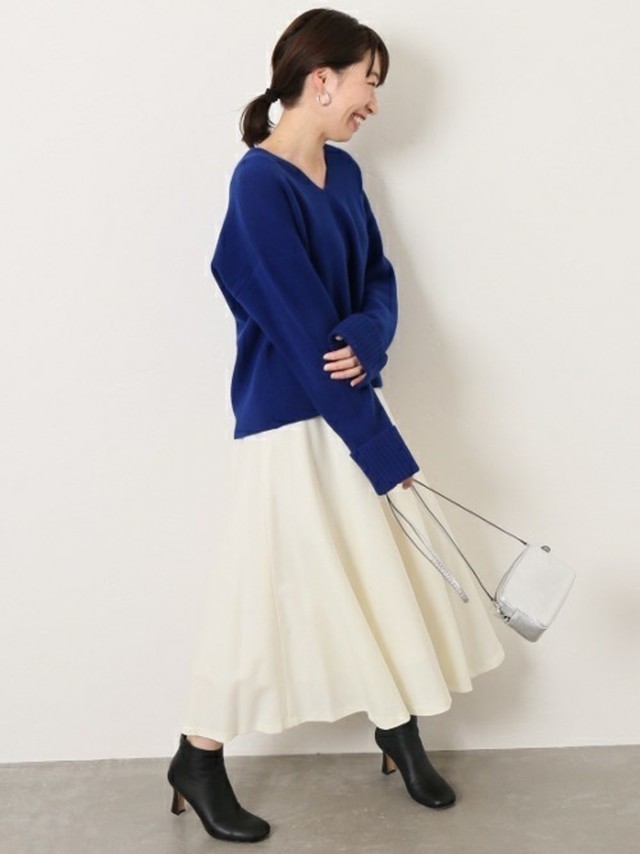 冬天白色裙子搭配什么顏色的上衣好看 冬天白色裙子搭配什么顏色的上衣好看