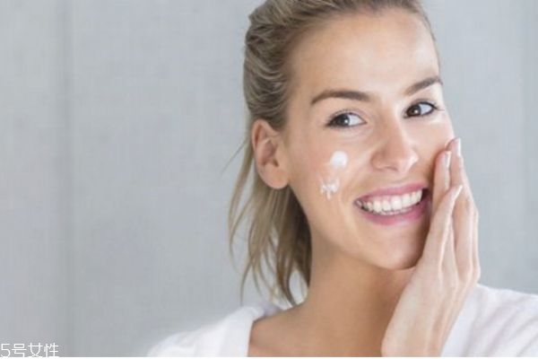 雅頓晚霜哪個好用 雅頓面霜如何使用方法 雅頓晚霜哪個好用 雅頓面霜如何使用方法