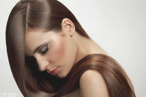 拉直頭發(fā)對身體的危害 拉直和柔順的區(qū)別 拉直頭發(fā)對身體的危害 拉直和柔順的區(qū)別