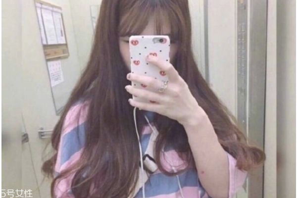 微卷長發(fā)發(fā)型 女生微卷長發(fā)圖片 微卷長發(fā)發(fā)型 女生微卷長發(fā)圖片