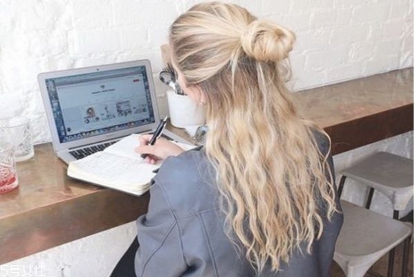 長卷發(fā)發(fā)型背影圖片 學生長卷發(fā)發(fā)型圖片 長卷發(fā)發(fā)型背影圖片 學生長卷發(fā)發(fā)型圖片