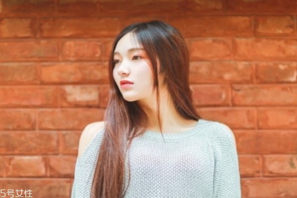 拉頭發(fā)前要不要洗頭發(fā) 拉直頭發(fā)相關(guān)注意事項 拉頭發(fā)前要不要洗頭發(fā) 拉直頭發(fā)相關(guān)注意事項