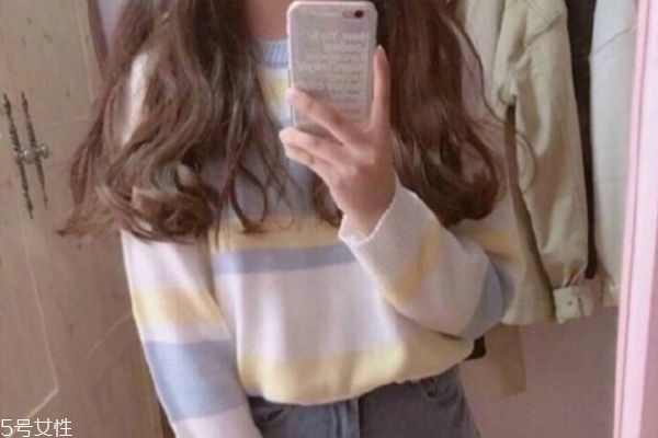 微卷長發(fā)發(fā)型 女生微卷長發(fā)圖片 微卷長發(fā)發(fā)型 女生微卷長發(fā)圖片