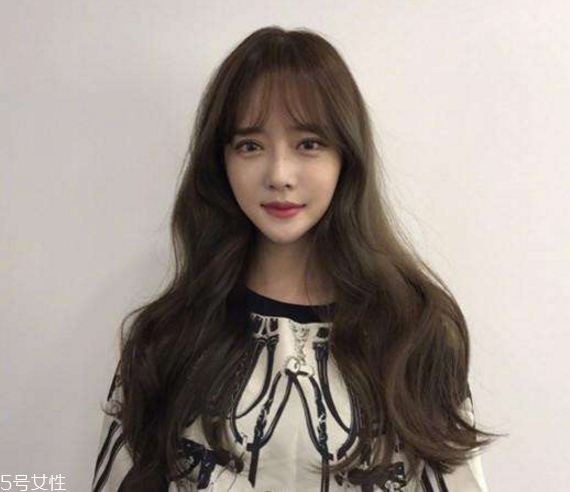 微卷長發(fā)發(fā)型 女生微卷長發(fā)圖片 微卷長發(fā)發(fā)型 女生微卷長發(fā)圖片