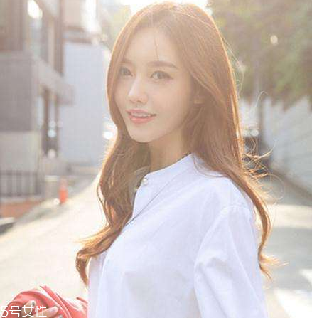 微卷長發(fā)發(fā)型 女生微卷長發(fā)圖片 微卷長發(fā)發(fā)型 女生微卷長發(fā)圖片