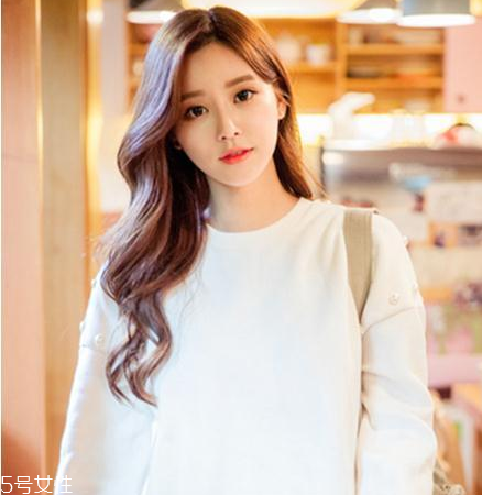 微卷長發(fā)發(fā)型 女生微卷長發(fā)圖片 微卷長發(fā)發(fā)型 女生微卷長發(fā)圖片