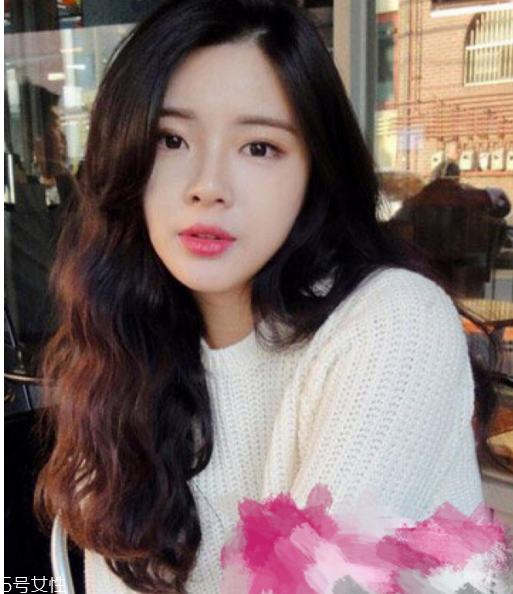 微卷長發(fā)發(fā)型 女生微卷長發(fā)圖片 微卷長發(fā)發(fā)型 女生微卷長發(fā)圖片