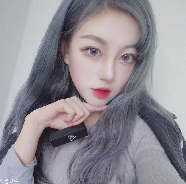 微卷長發(fā)發(fā)型 女生微卷長發(fā)圖片 微卷長發(fā)發(fā)型 女生微卷長發(fā)圖片