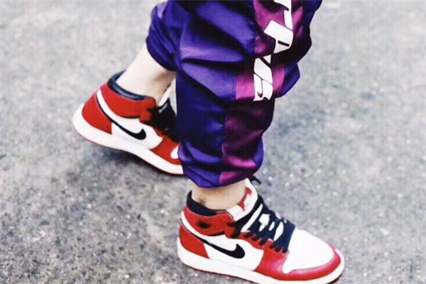 毒app和識(shí)貨哪個(gè)好 兩者重點(diǎn)不同 毒app和識(shí)貨哪個(gè)好 兩者重點(diǎn)不同