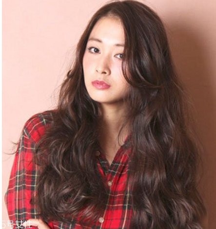 好看的長(zhǎng)卷發(fā)發(fā)型圖片 蛋糕卷發(fā)型 好看的長(zhǎng)卷發(fā)發(fā)型圖片 蛋糕卷發(fā)型