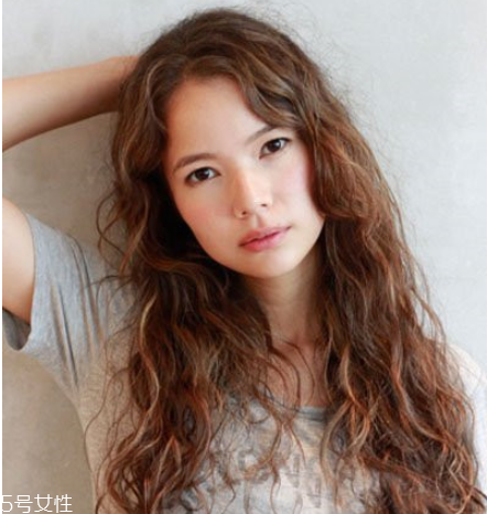 好看的長(zhǎng)卷發(fā)發(fā)型圖片 蛋糕卷發(fā)型 好看的長(zhǎng)卷發(fā)發(fā)型圖片 蛋糕卷發(fā)型