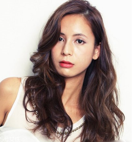 好看的長(zhǎng)卷發(fā)發(fā)型圖片 蛋糕卷發(fā)型 好看的長(zhǎng)卷發(fā)發(fā)型圖片 蛋糕卷發(fā)型