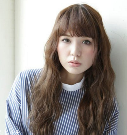 好看的長(zhǎng)卷發(fā)發(fā)型圖片 蛋糕卷發(fā)型 好看的長(zhǎng)卷發(fā)發(fā)型圖片 蛋糕卷發(fā)型