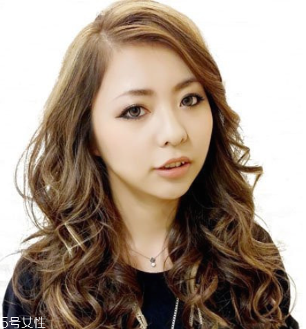 好看的長(zhǎng)卷發(fā)發(fā)型圖片 蛋糕卷發(fā)型 好看的長(zhǎng)卷發(fā)發(fā)型圖片 蛋糕卷發(fā)型