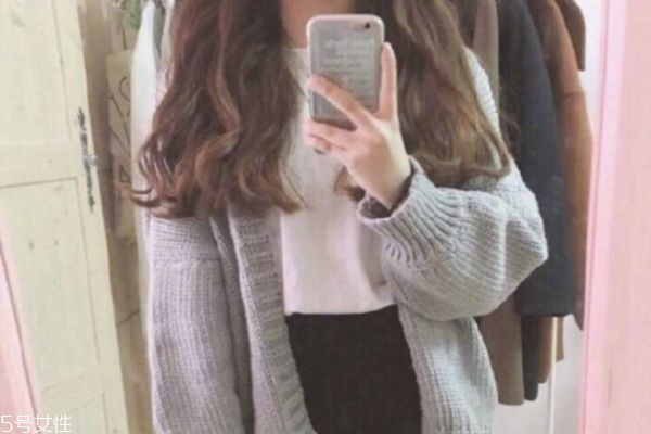 微卷長發(fā)發(fā)型 女生微卷長發(fā)圖片 微卷長發(fā)發(fā)型 女生微卷長發(fā)圖片