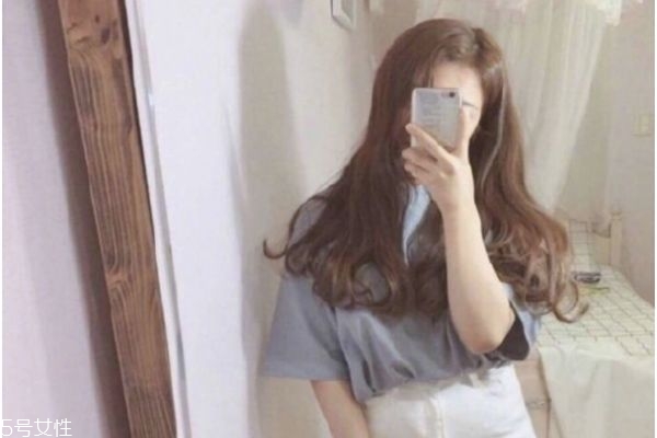 微卷長發(fā)發(fā)型 女生微卷長發(fā)圖片 微卷長發(fā)發(fā)型 女生微卷長發(fā)圖片